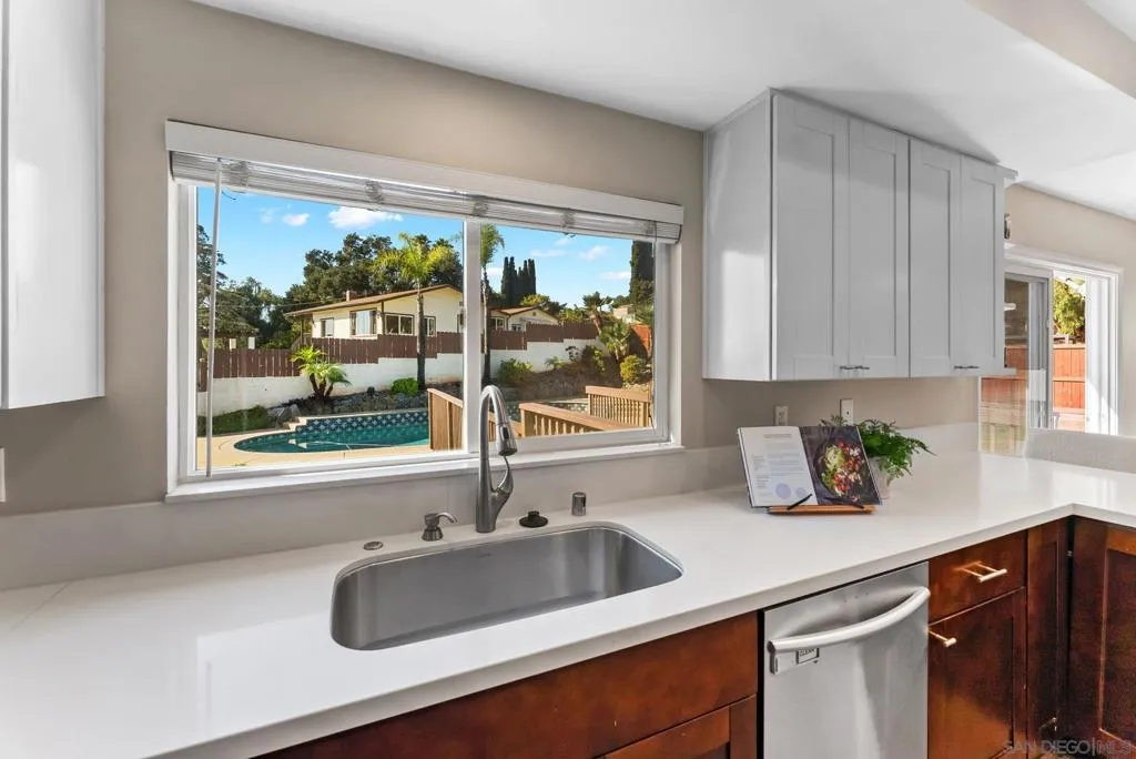 1509 Rimrock Dr, Escondido, California 92027 home-pic-10