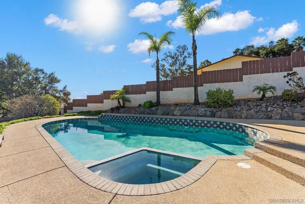 1509 Rimrock Dr, Escondido, California 92027 home-pic-35