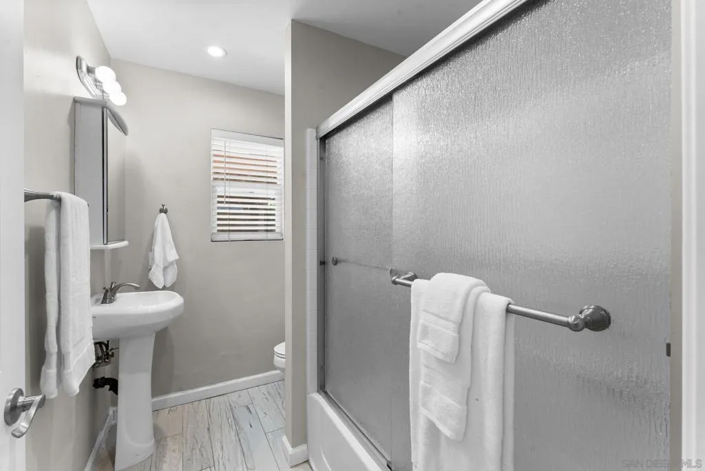 1509 Rimrock Dr, Escondido, California 92027 home-pic-27