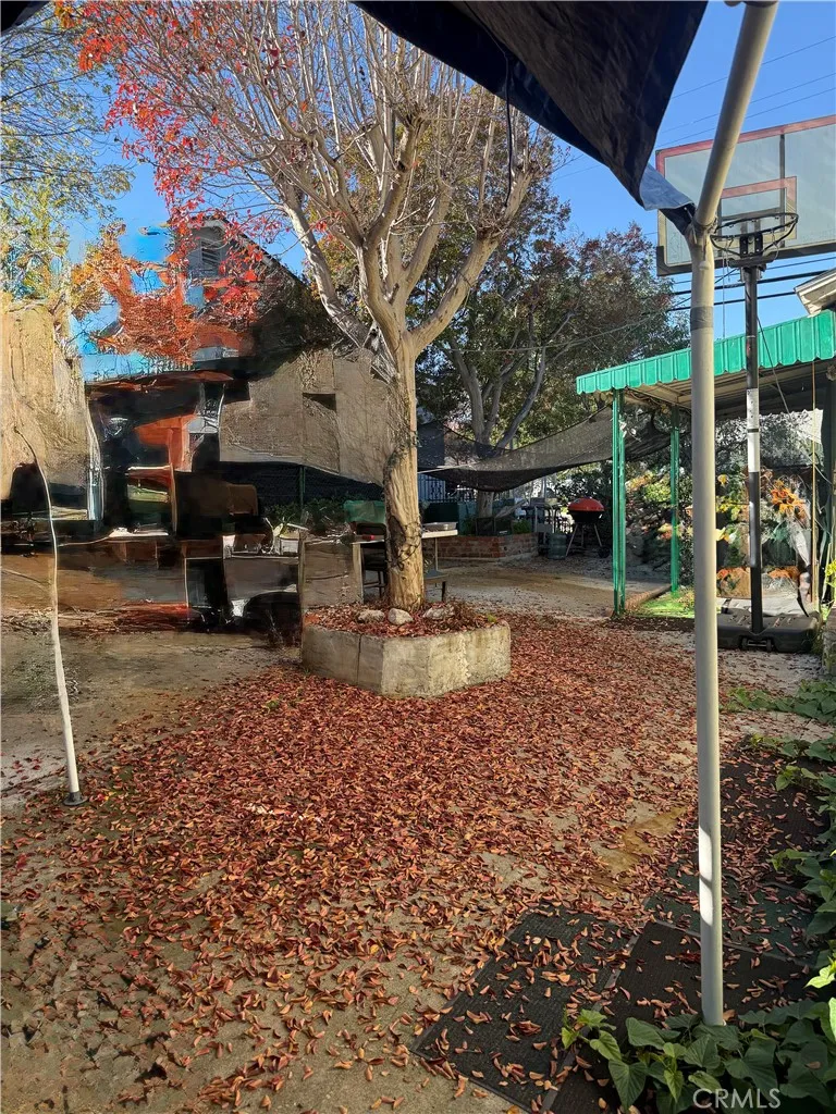 891 El Paso, Los Angeles, California 90042 home-pic-2