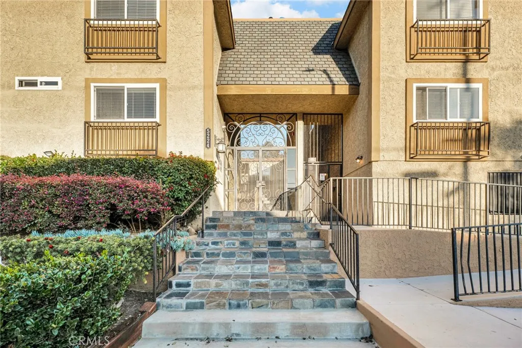 5224 Denny Avenue 209, North Hollywood, California 91601 home-pic-0