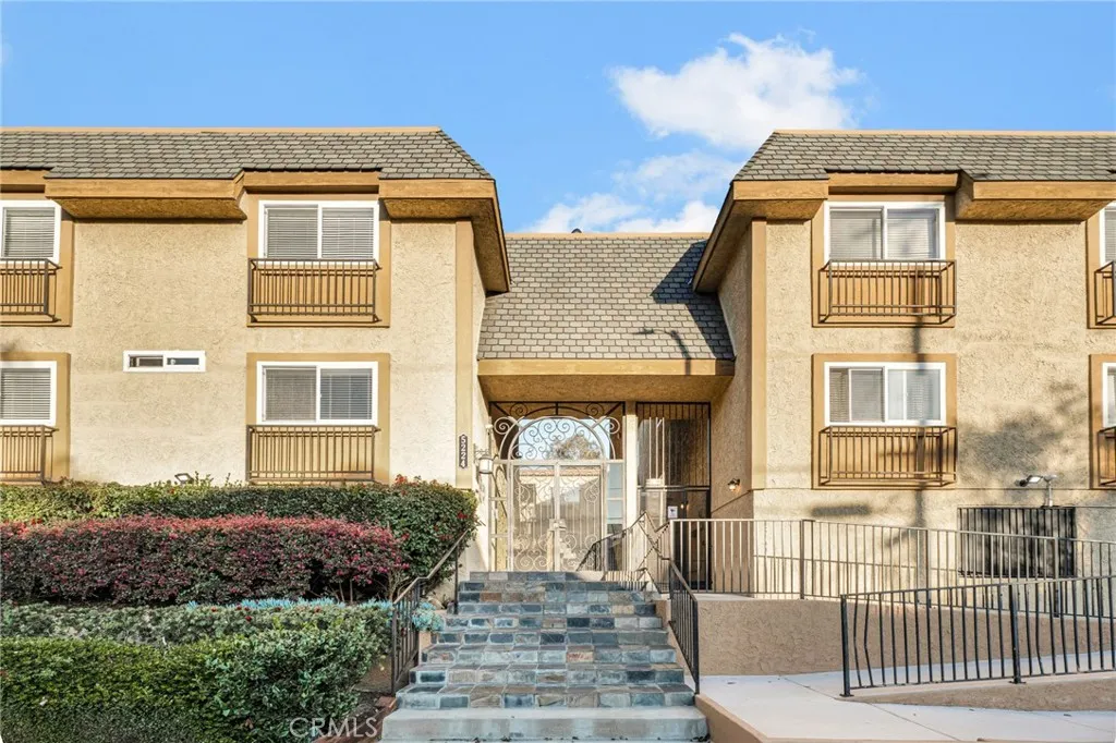 5224 Denny Avenue 209, North Hollywood, California 91601 home-pic-1