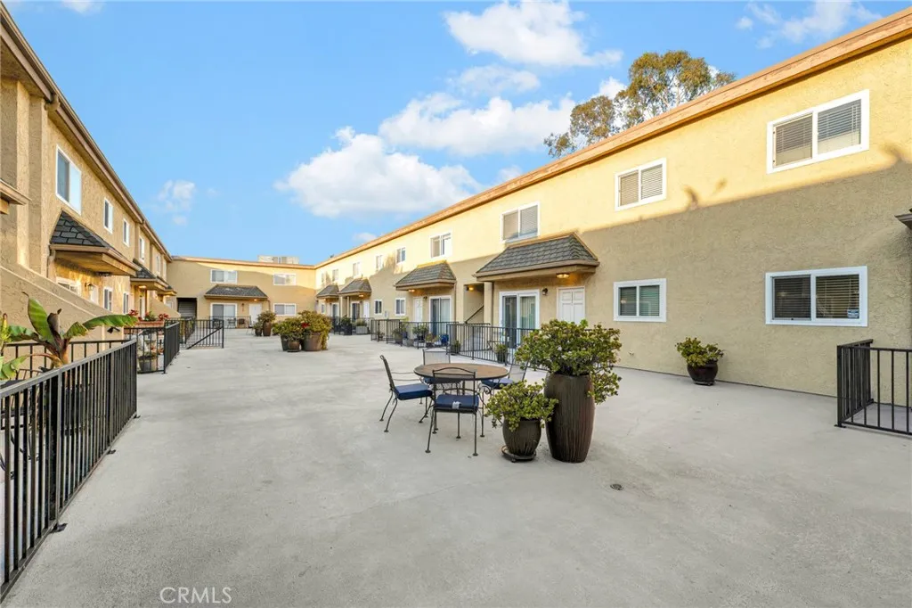 5224 Denny Avenue 209, North Hollywood, California 91601 home-pic-22