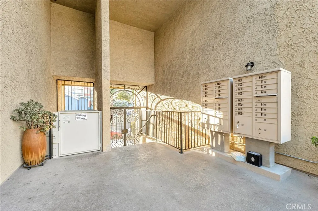 5224 Denny Avenue 209, North Hollywood, California 91601 home-pic-23