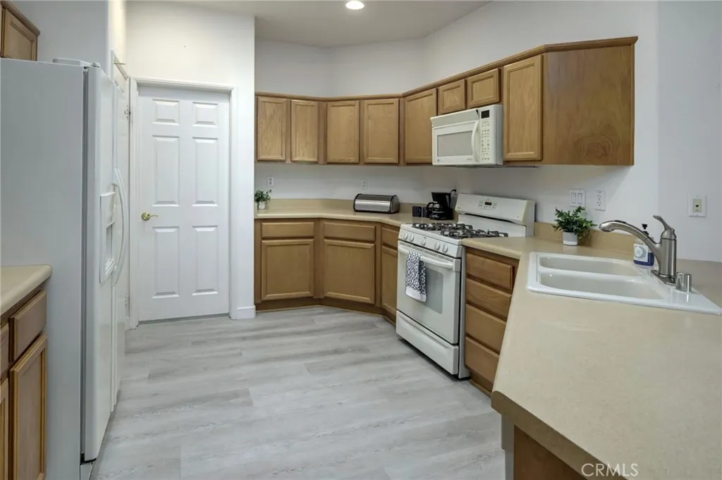 9141 Filaree Court, Corona, California 92883 home-pic-8