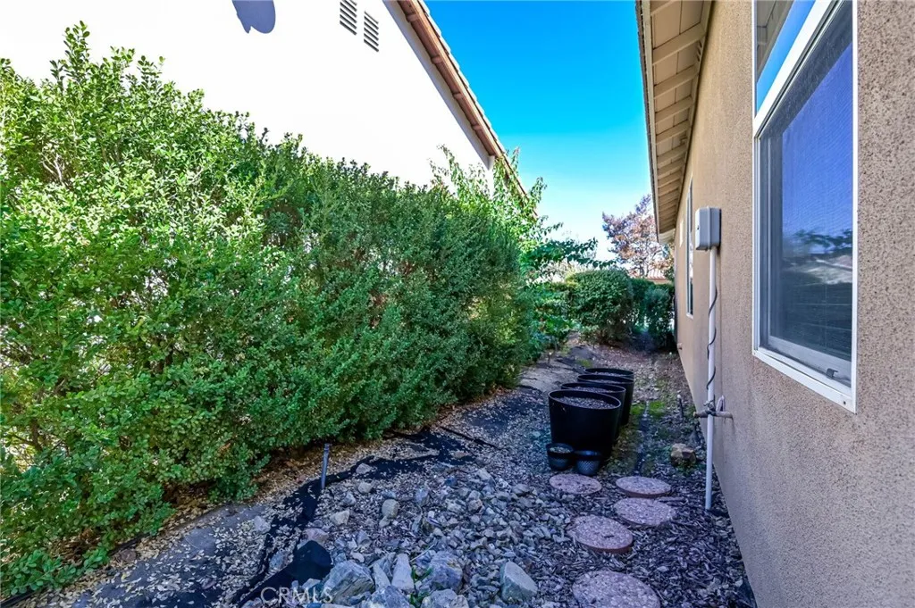 9141 Filaree Court, Corona, California 92883 home-pic-33