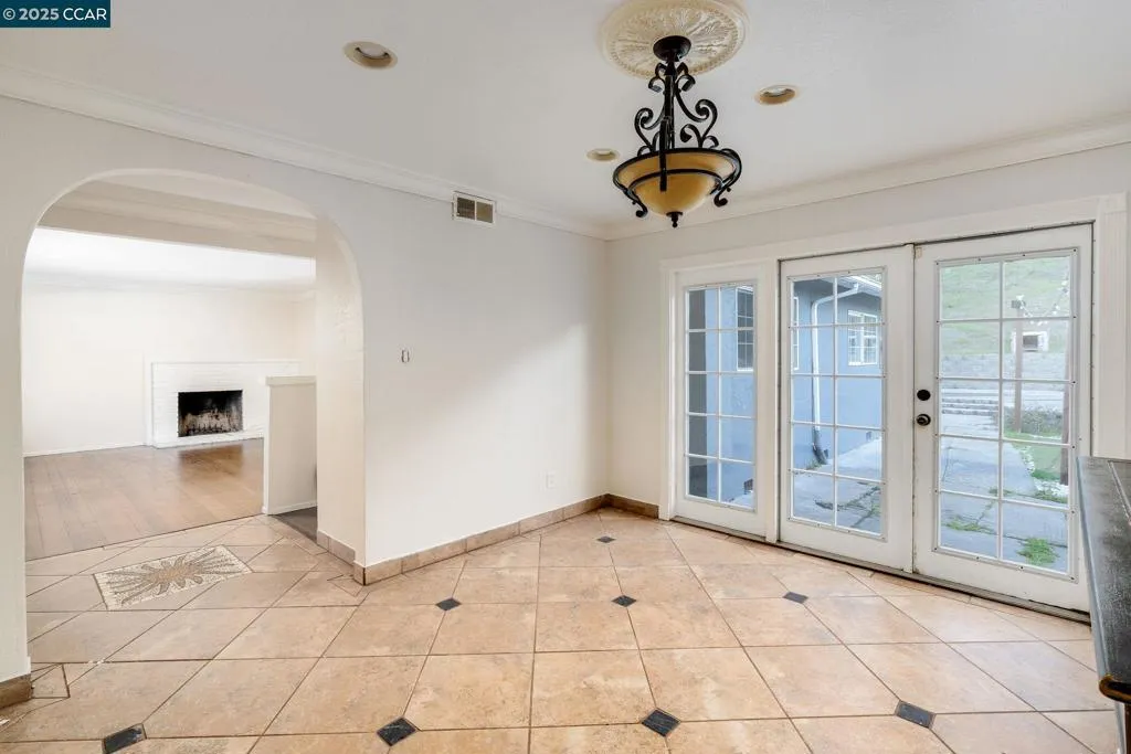 2901 Canterbury Dr, Richmond, California 94806 home-pic-13