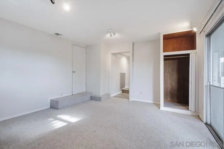 6121 La Pintura, La Jolla, California 92037