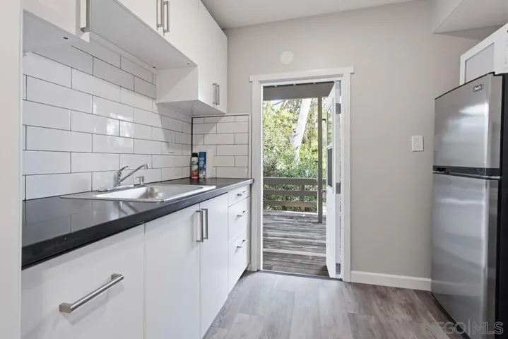 6121 La Pintura, La Jolla, California 92037