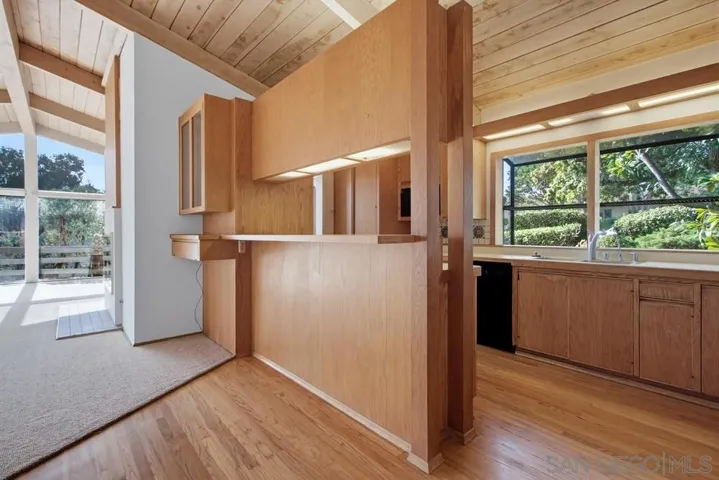 6121 La Pintura, La Jolla, California 92037
