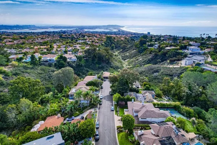 6121 La Pintura, La Jolla, California 92037