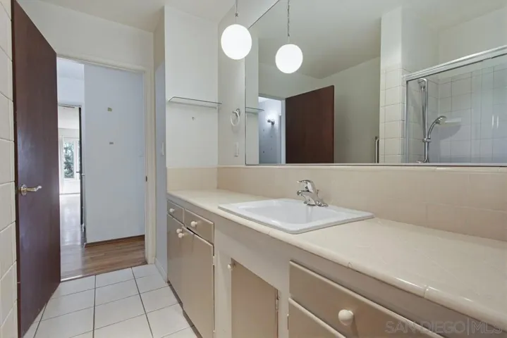 6121 La Pintura, La Jolla, California 92037