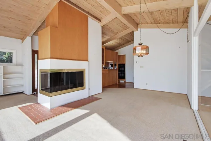 6121 La Pintura, La Jolla, California 92037