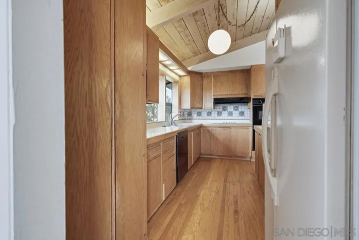6121 La Pintura, La Jolla, California 92037