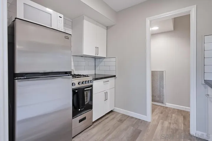 6121 La Pintura, La Jolla, California 92037