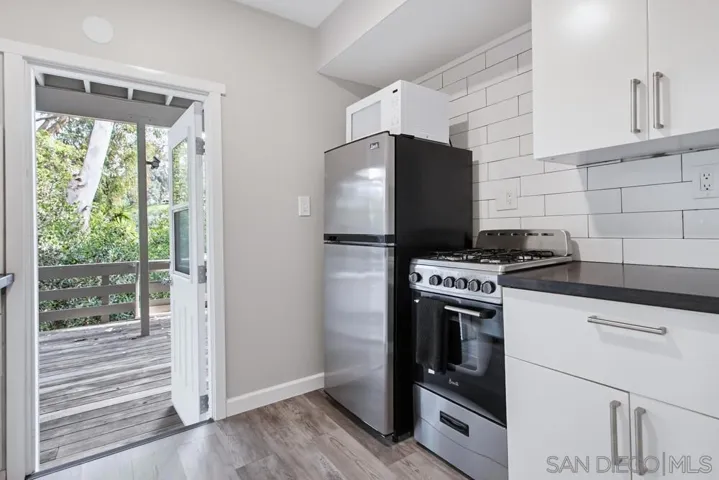 6121 La Pintura, La Jolla, California 92037