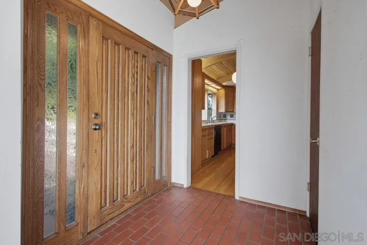 6121 La Pintura, La Jolla, California 92037