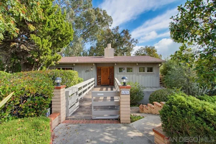 6121 La Pintura, La Jolla, California 92037