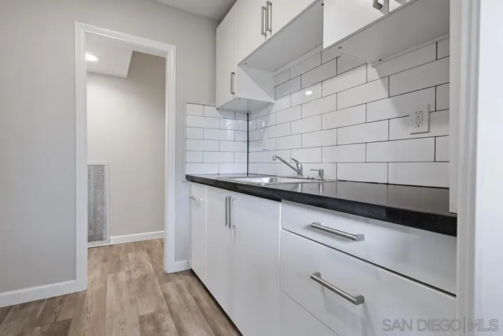 6121 La Pintura, La Jolla, California 92037