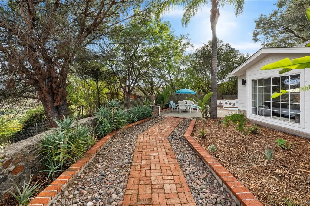 10526 Rainbrook Drive, Fallbrook, California 92028 home-pic-40