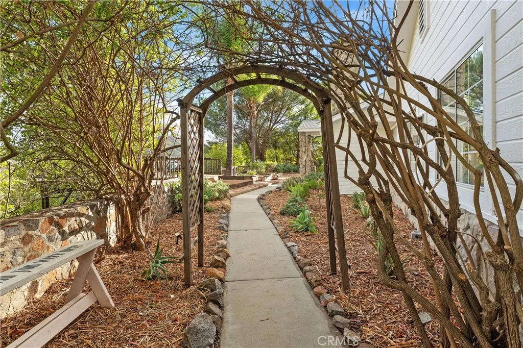 10526 Rainbrook Drive, Fallbrook, California 92028 home-pic-33