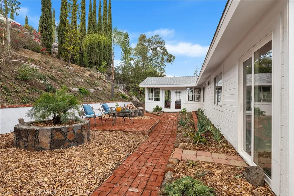 10526 Rainbrook Drive, Fallbrook, California 92028 home-pic-8