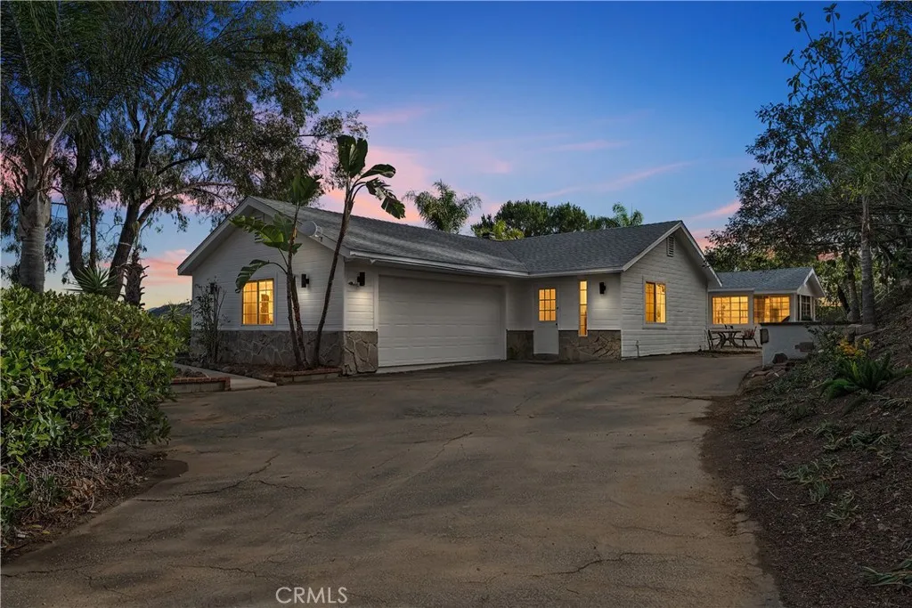 10526 Rainbrook Drive, Fallbrook, California 92028 home-pic-3