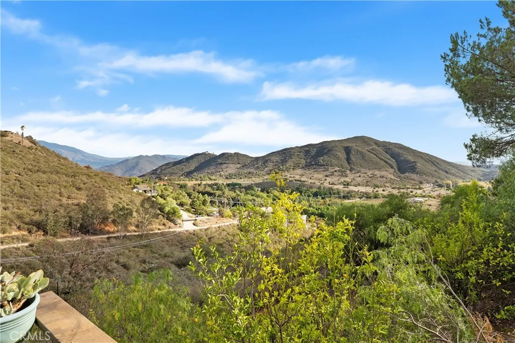 10526 Rainbrook Drive, Fallbrook, California 92028 home-pic-37