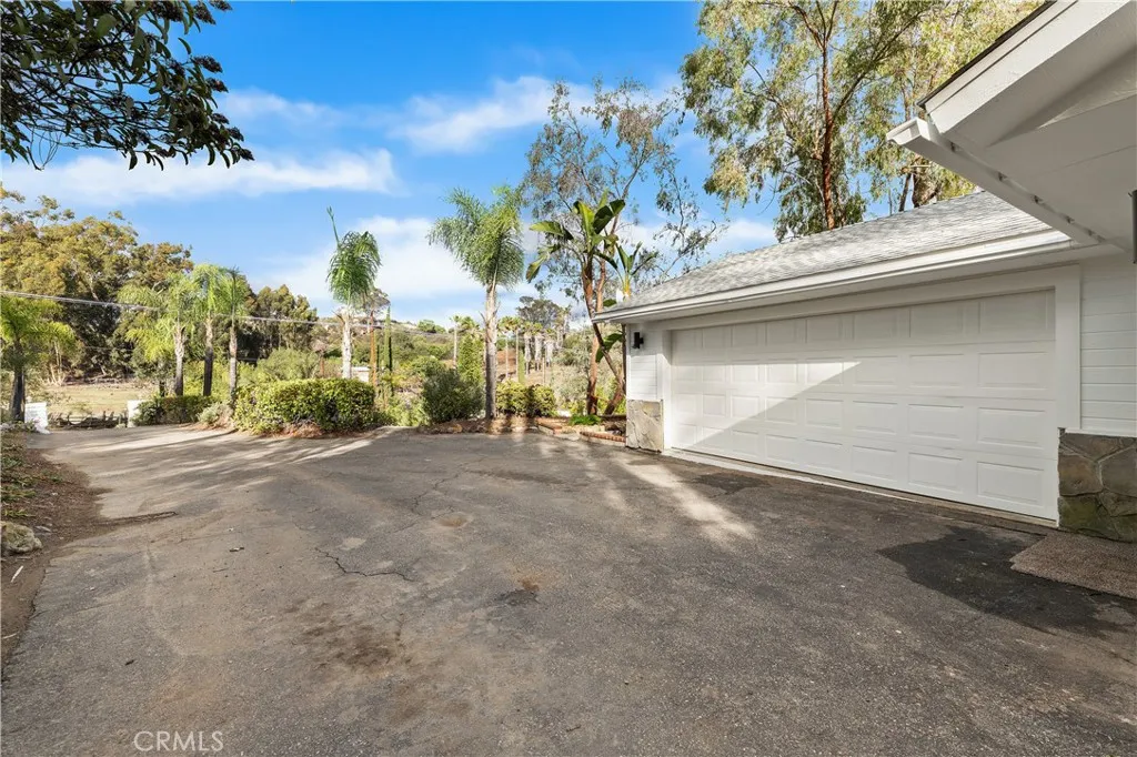 10526 Rainbrook Drive, Fallbrook, California 92028 home-pic-5