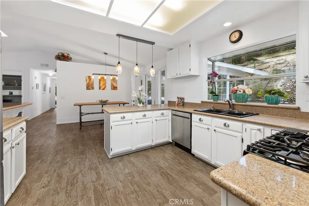10526 Rainbrook Drive, Fallbrook, California 92028 home-pic-18