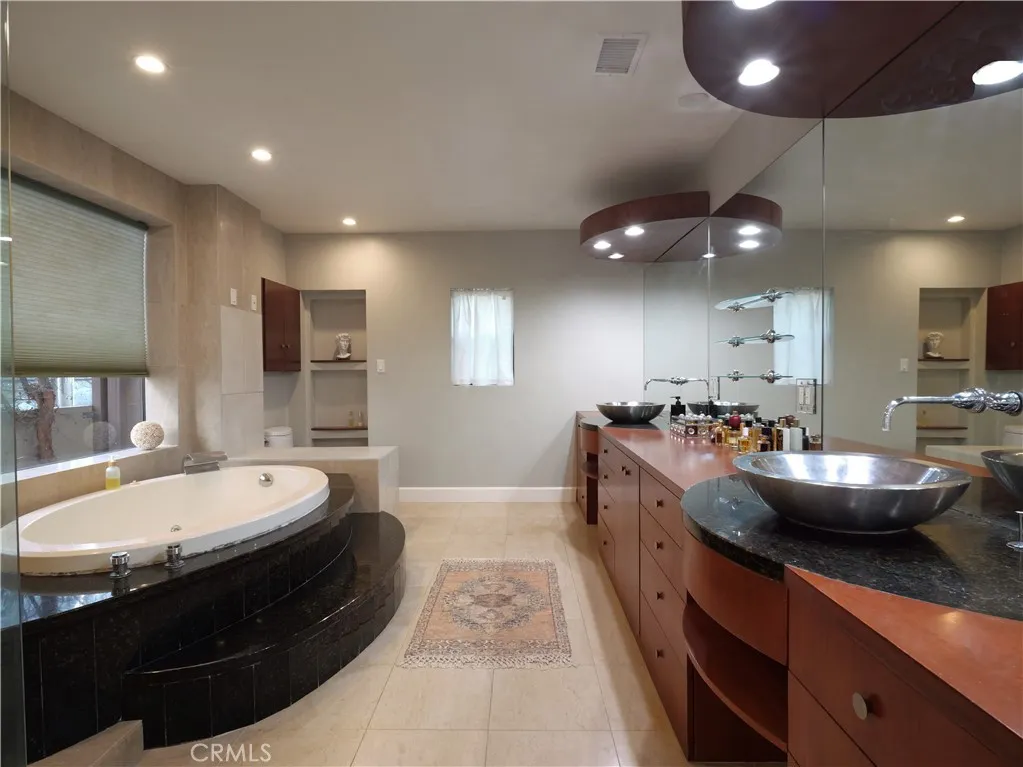 207 S Poinsettia Avenue, Manhattan Beach, California 90266 home-pic-27
