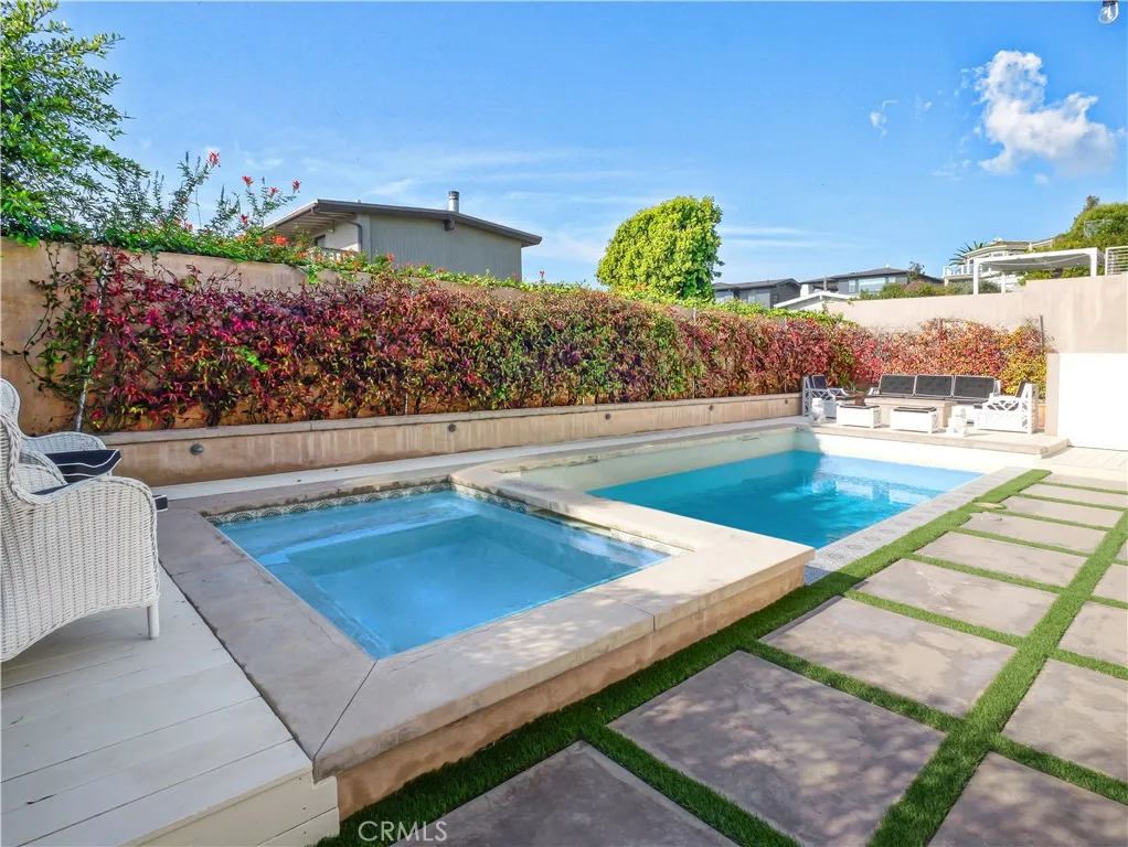 207 S Poinsettia Avenue, Manhattan Beach, California 90266 home-pic-36