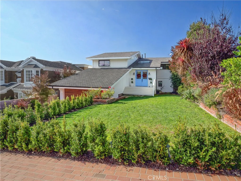 207 S Poinsettia Avenue, Manhattan Beach, California 90266 home-pic-1