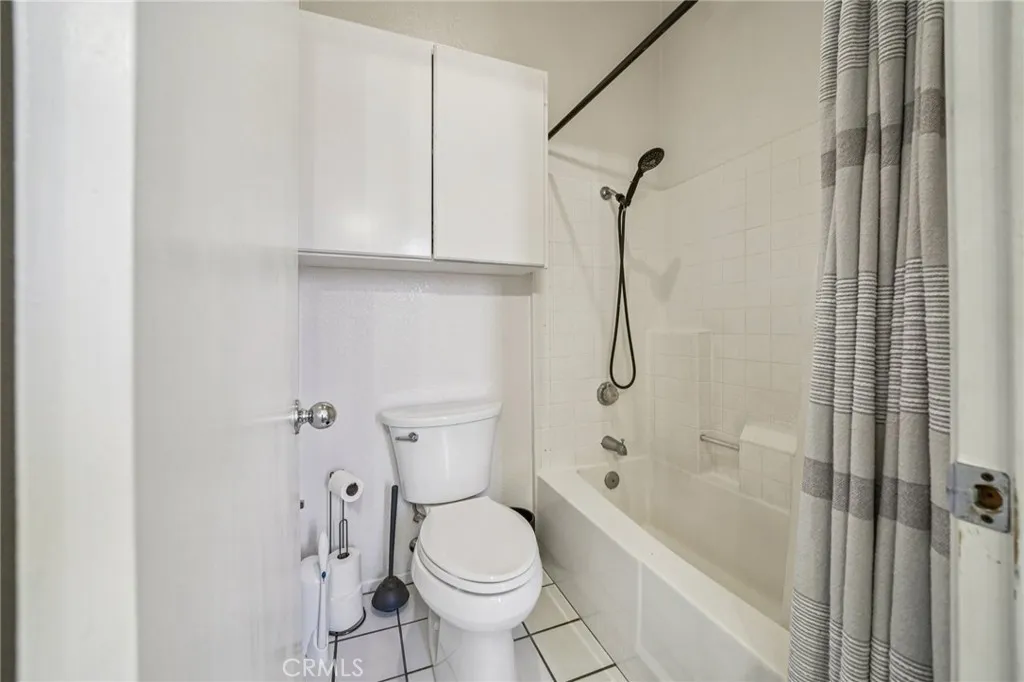 10374 Crossing Green, Moreno Valley, California 92557 home-pic-23