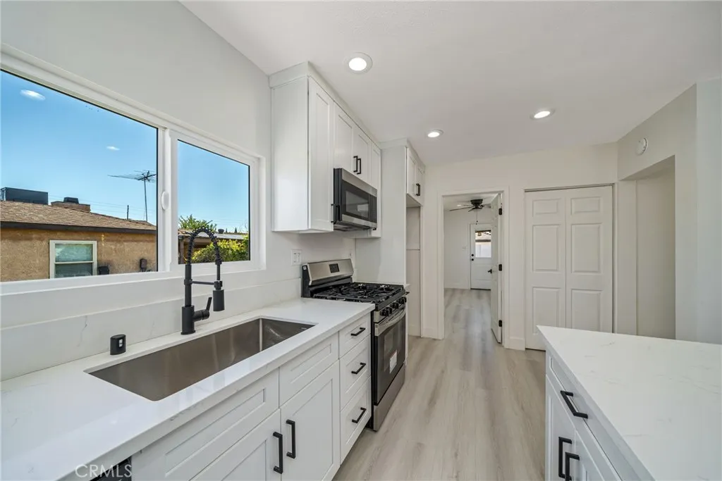 2757 W Rialto, Rialto, California 92376 home-pic-9
