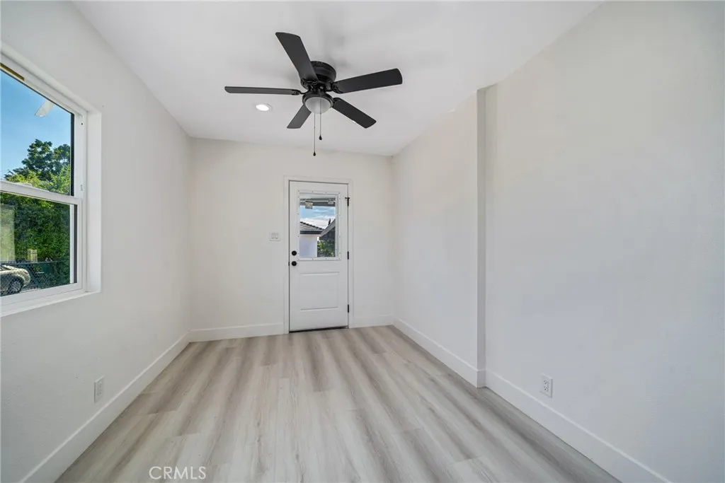2757 W Rialto, Rialto, California 92376 home-pic-17