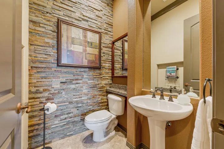 61 POWDER ROOM MLS