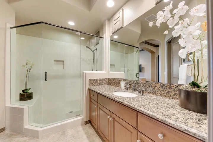 65 BATHROOM MLS