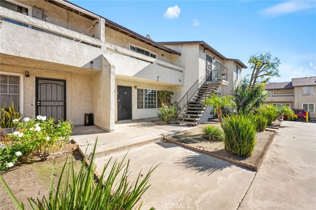 17425 Arrow Bl 8, Fontana, California 92335 home-pic-2