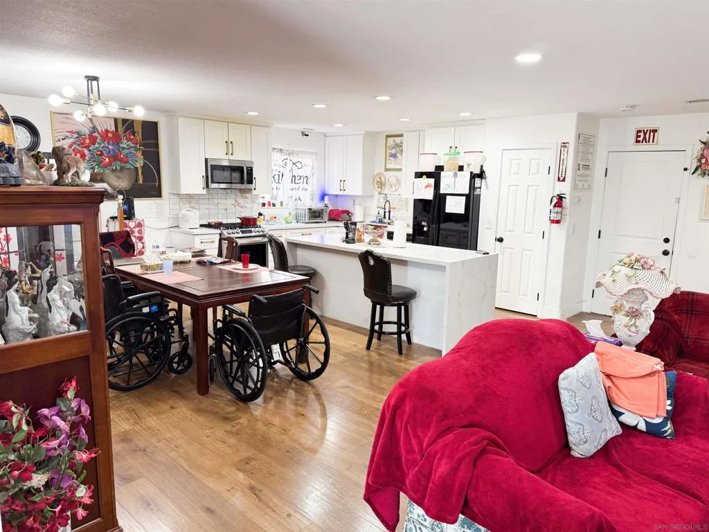 819 N N Rose St, Escondido, California 92027 home-pic-4