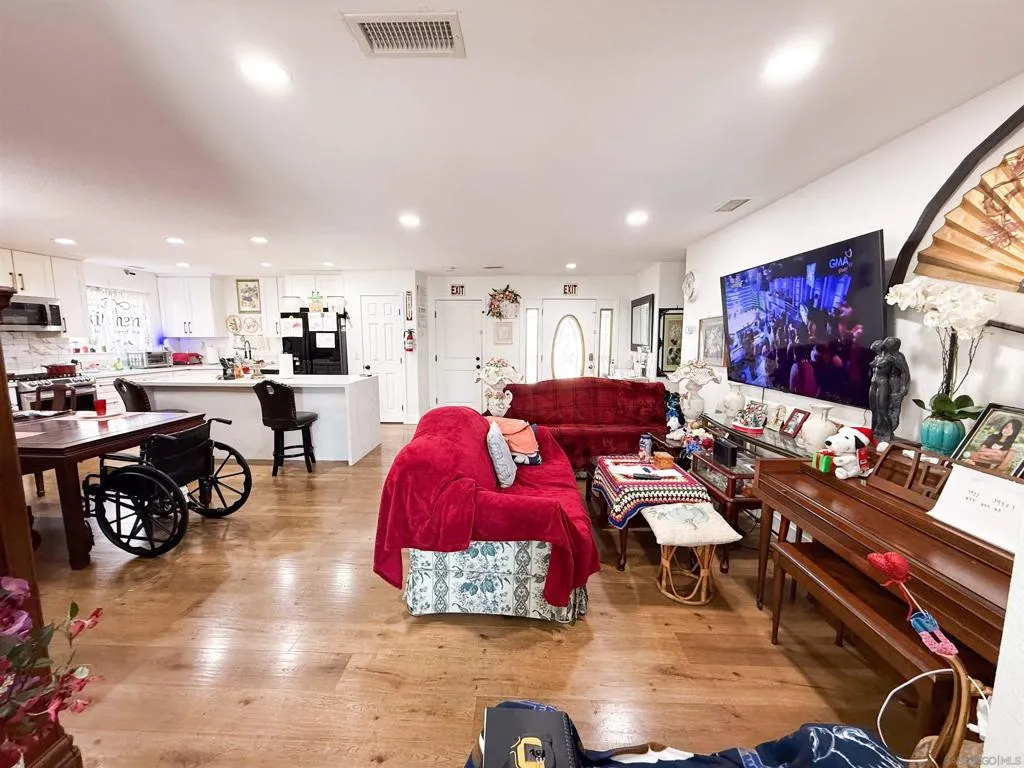 819 N N Rose St, Escondido, California 92027 home-pic-5