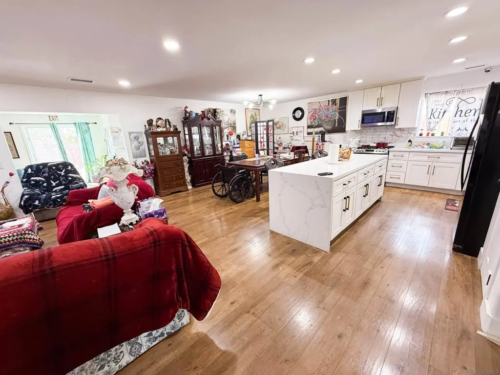 819 N N Rose St, Escondido, California 92027 home-pic-7