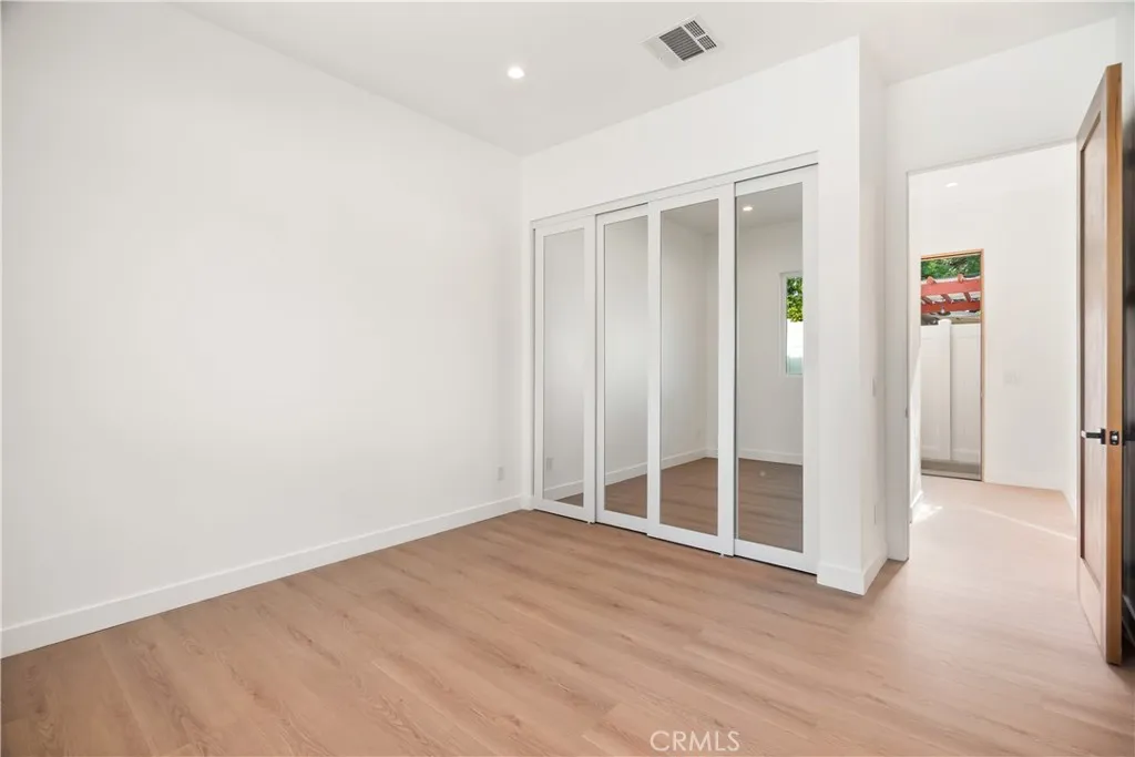 6935 Jellico Avenue, Lake Balboa, California 91406 home-pic-59