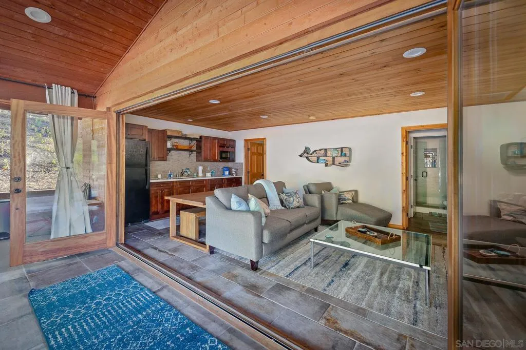 12052 Sky View Dr, Valley Center, California 92082 home-pic-22