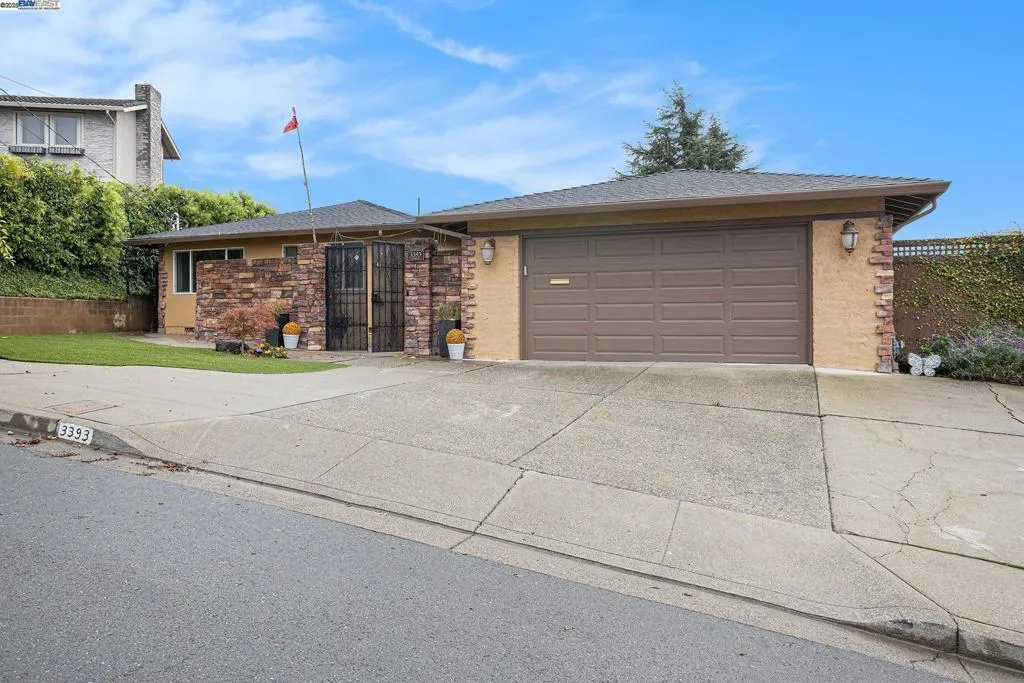 3393 Oakes Dr, Hayward, California 94542 home-pic-2