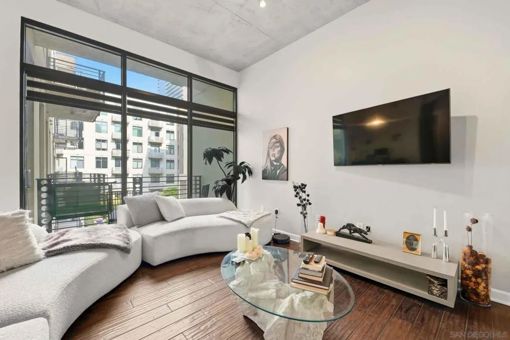 1050 Island Ave 422, San Diego, California 92101 home-pic-6