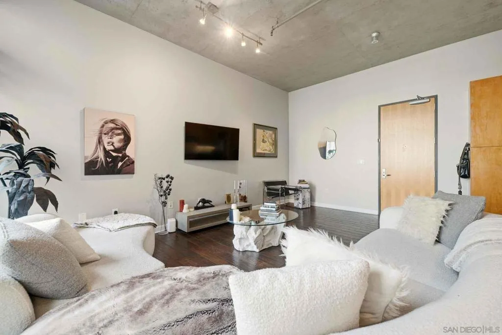 1050 Island Ave 422, San Diego, California 92101 home-pic-7