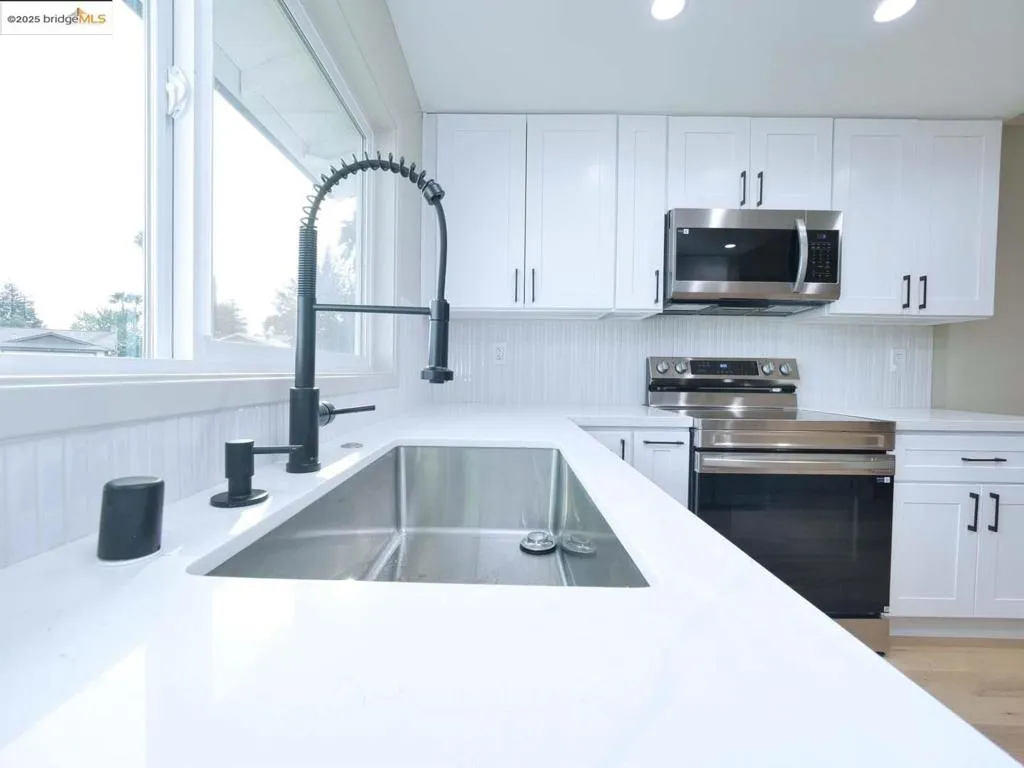 2112 Matthew Ct, Pittsburg, California 94565 home-pic-5