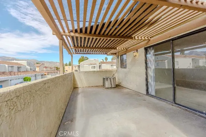 Upstairs patio w/latice