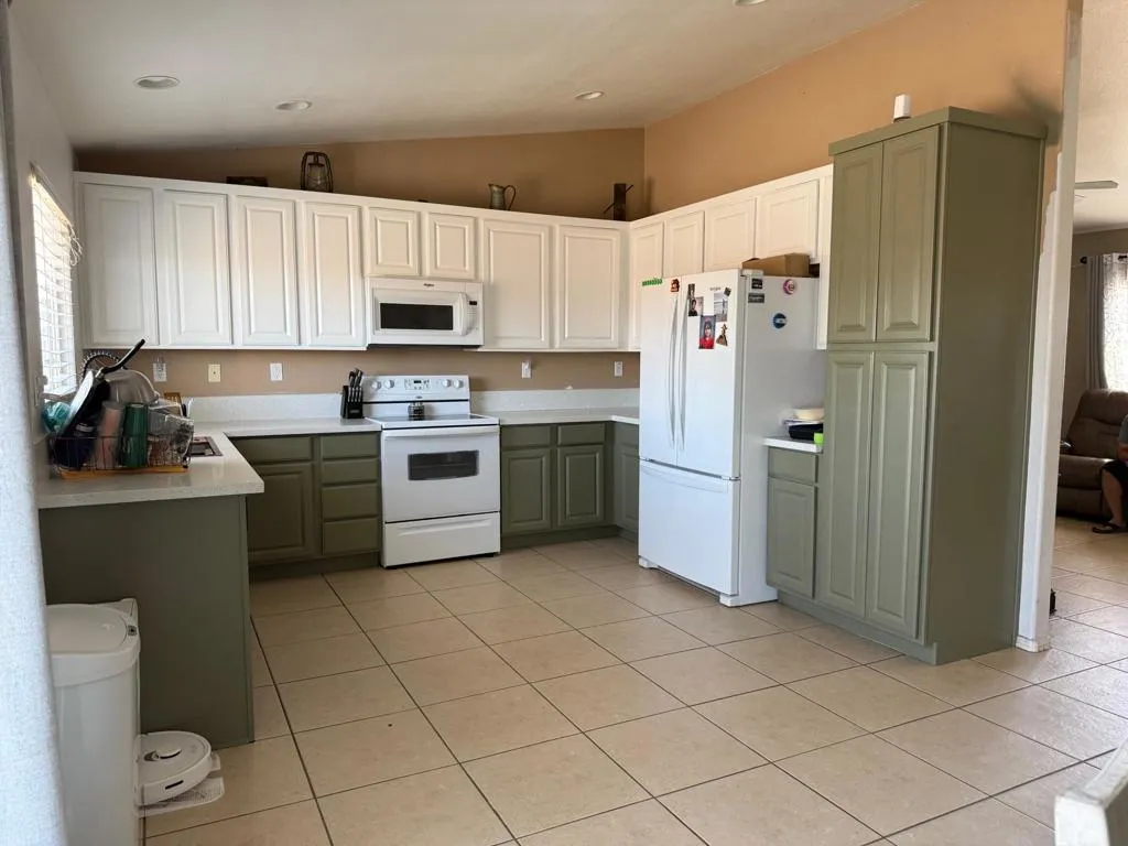 2839 Bach Avenue, Thermal, California 92274 home-pic-6